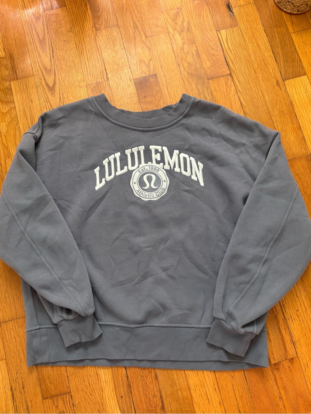 lululemon athletica Perfectly Oversized Crew *Graphic
Solar Grey